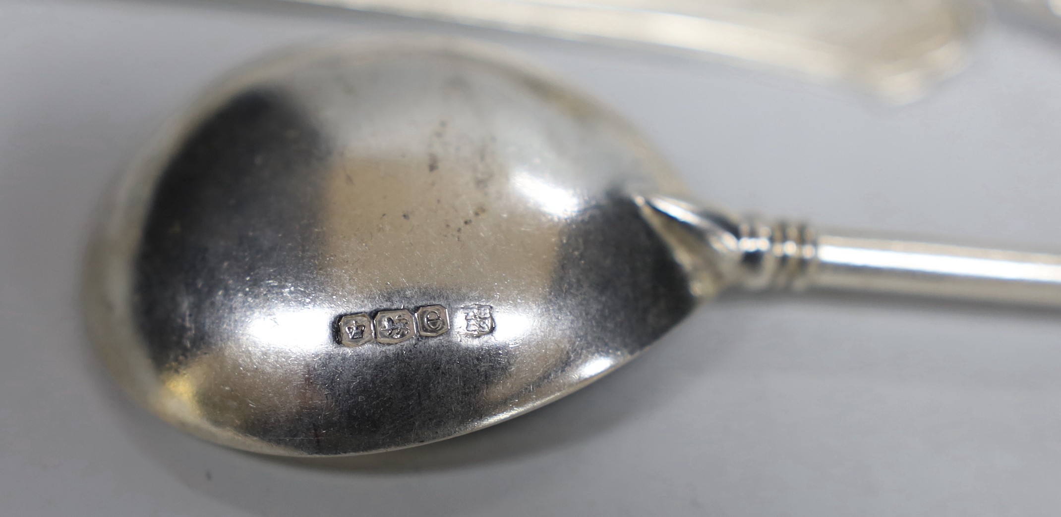 A silver tea strainer and a small collection of assorted 20th century and earlier silver cutlery, various dates and makers, including a pair of mid 18th century sugar nips, 9.7oz.